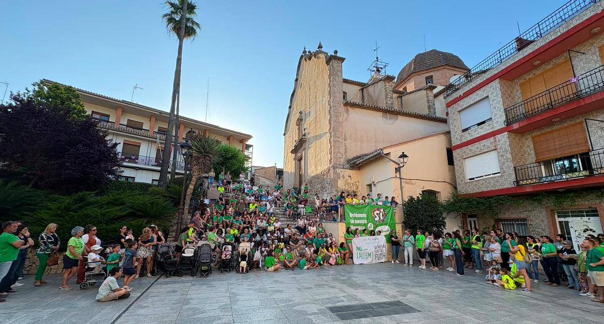 Concentración educativa en Castelló de Rugat, este lunes.