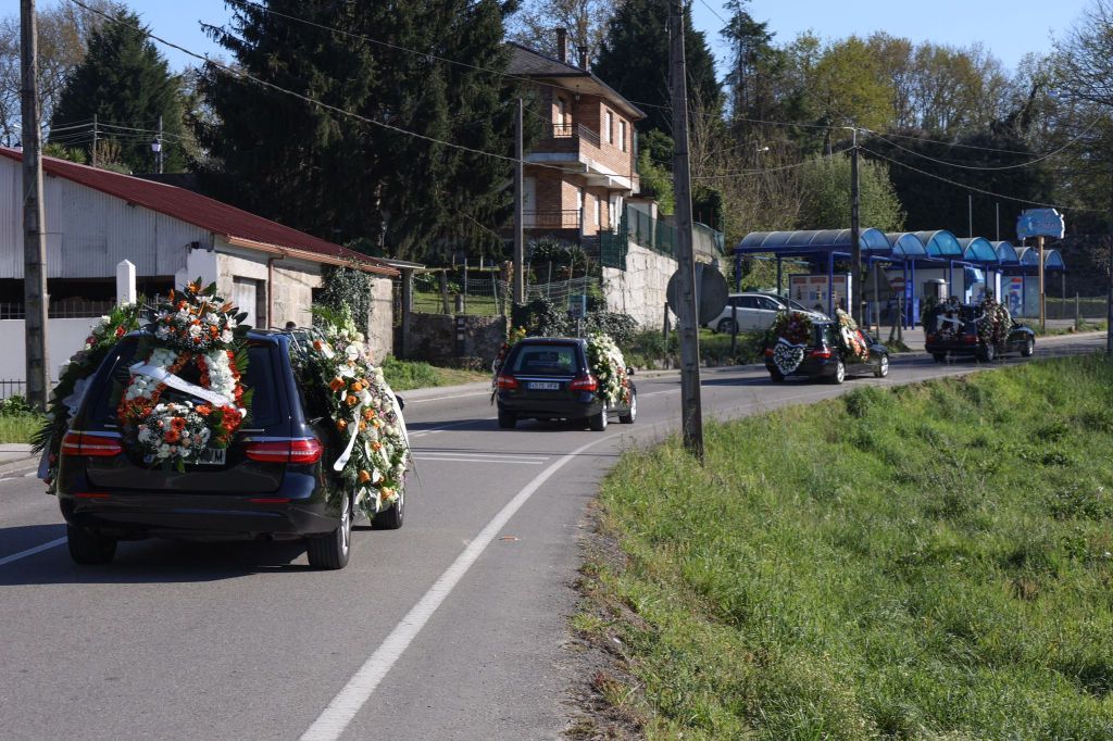 Despedida multitudinaria a la familia fallecida en Salceda