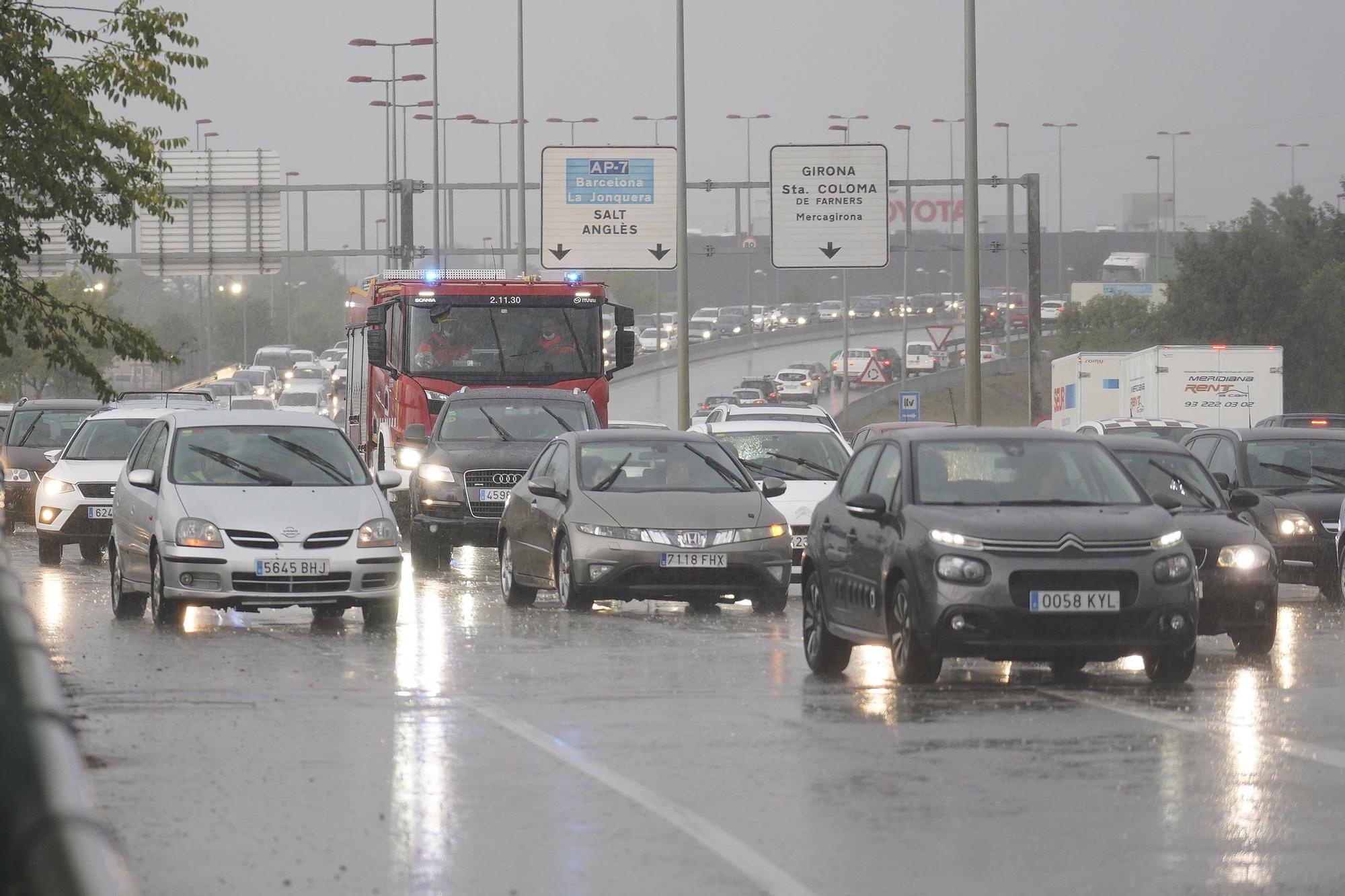 Tarda de pluges intenses que causen inundacions i destrosses a les comarques gironines