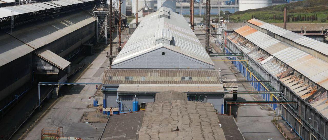 Aspecto de las instalaciones de Alu Ibérica, en una imagen tomada desde el interior de la planta. | Mara Villamuza