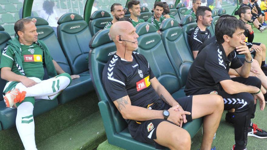 Pacheta, en el banquillo, durante el partido del pasado sábado frente al Rayo