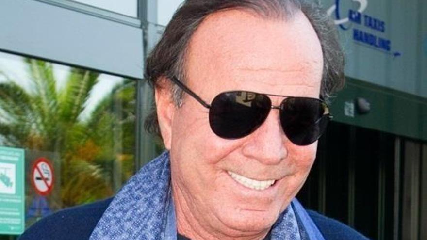 El concierto de Julio Iglesias, a la espera de nuevas normas