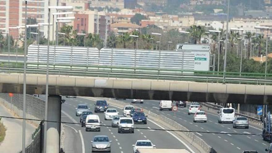 Camiones circulando por la Ronda Oeste de Murcia.