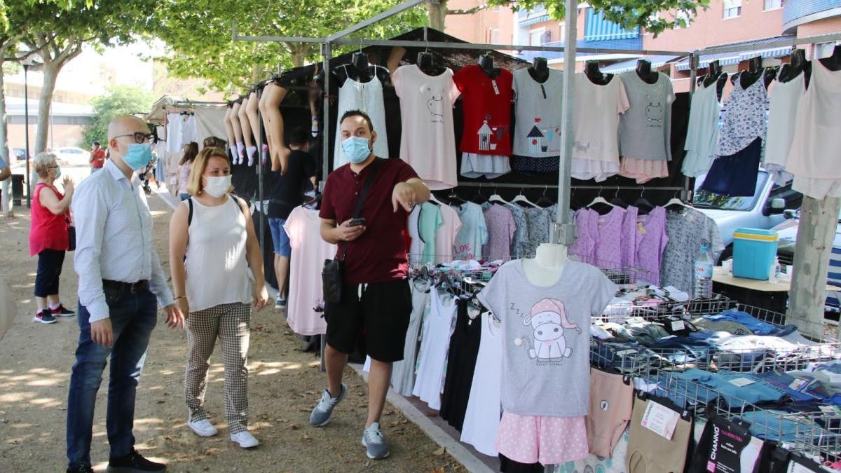 Primera jornada del mercadillo de Alaquàs en su nueva ubicación.