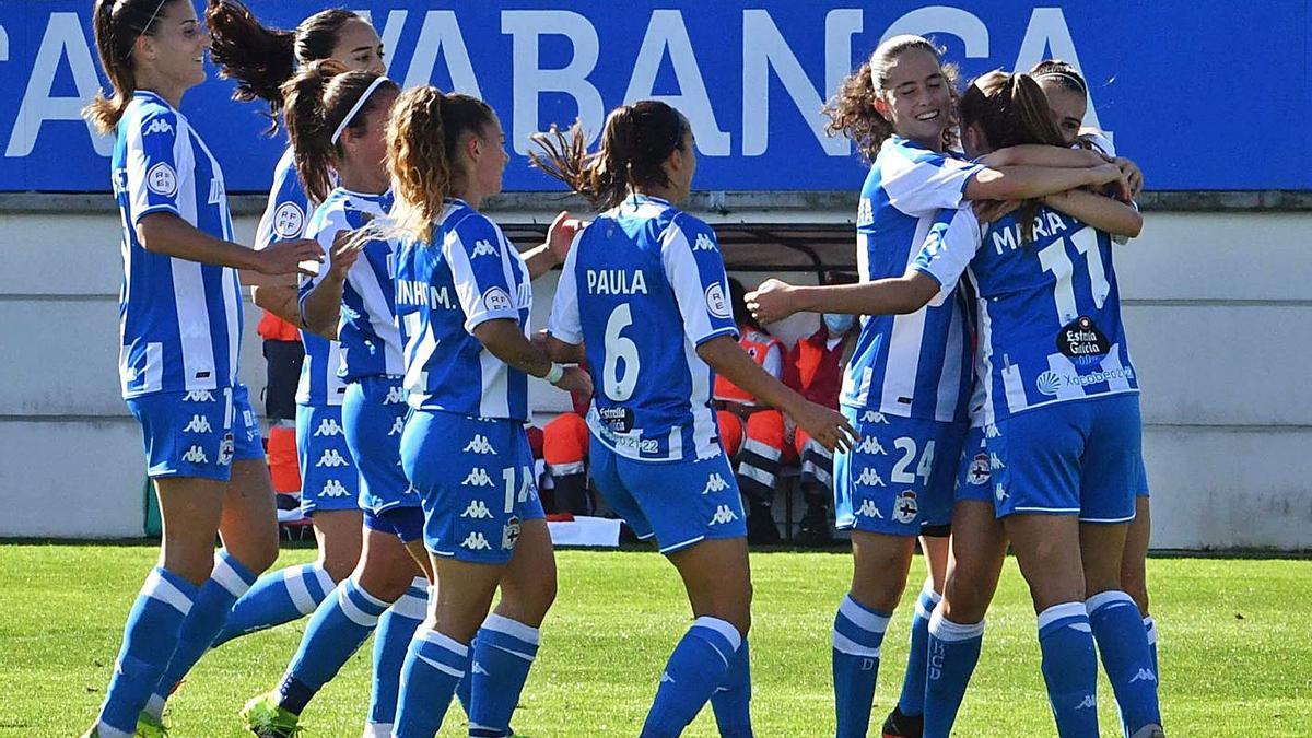 Las jugadoras del Dépor Abanca celebran uno de sus goles al Zaragoza. |  // VÍCTOR ECHAVE