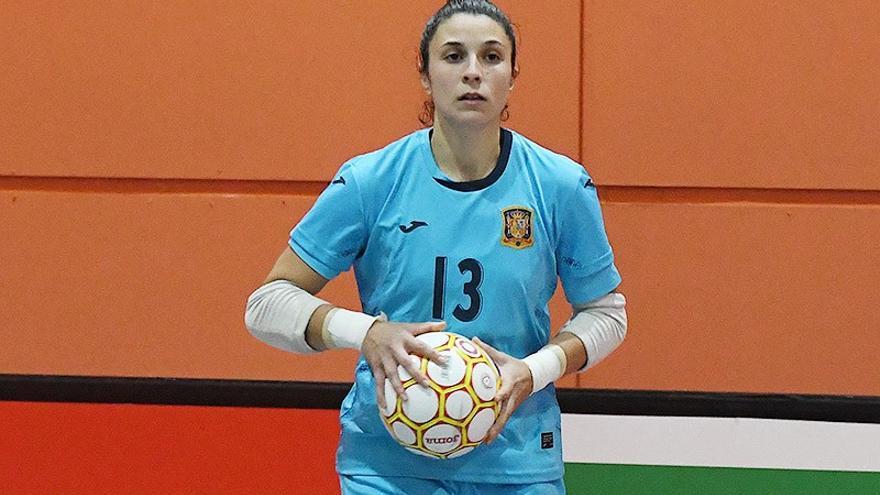 Cristina García, en un partido contra Portugal.