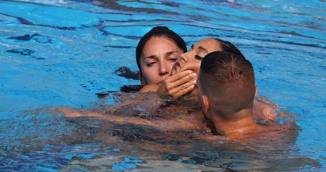 ¡Tremendo susto! Anita Álvarez, rescatada tras desvanecerse en la piscina