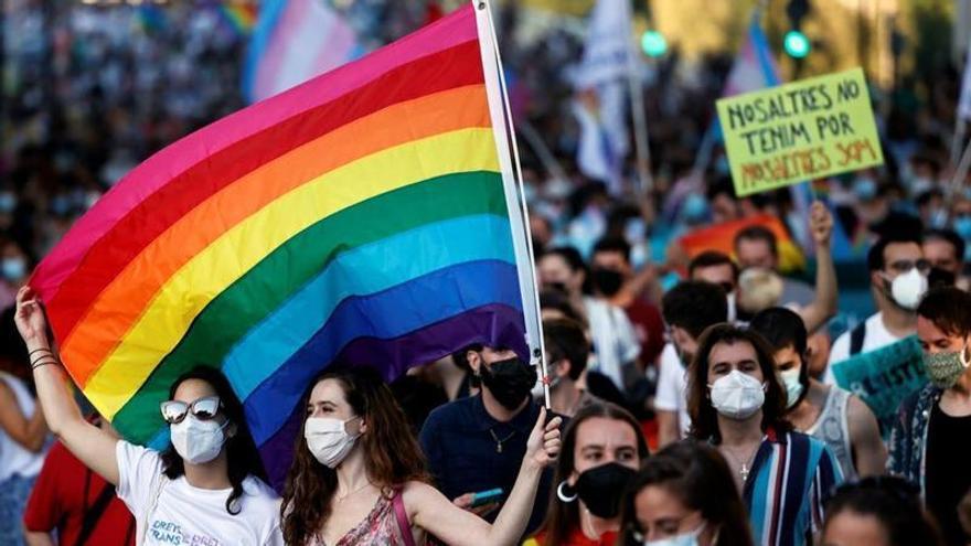 Dos mujeres, a juicio por dar dos palizas a un menor transexual: «Te vamos a matar, travelo de mierda, eres una niña»