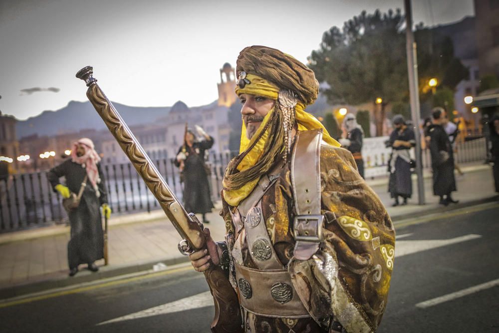 Las Fiestas de la Reconquista llenan las calles de olor a pólvora