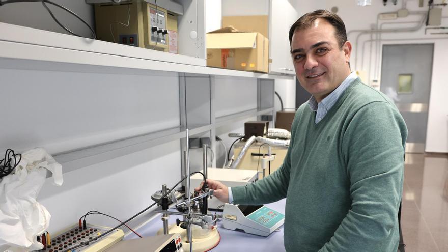 José Antonio Gamuz en el laboratorio de su grupo de investigación.