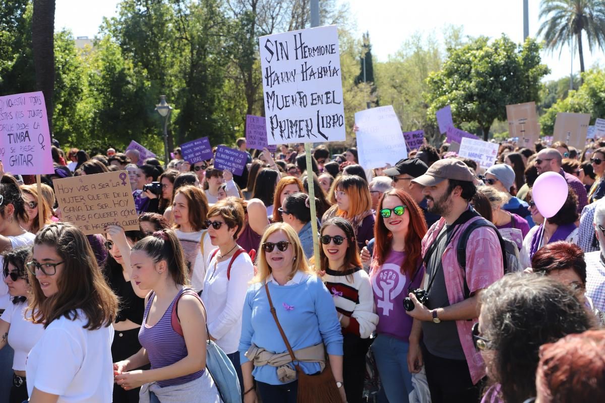 Miles de personas se suman a la manifestación del 8M en Córdoba