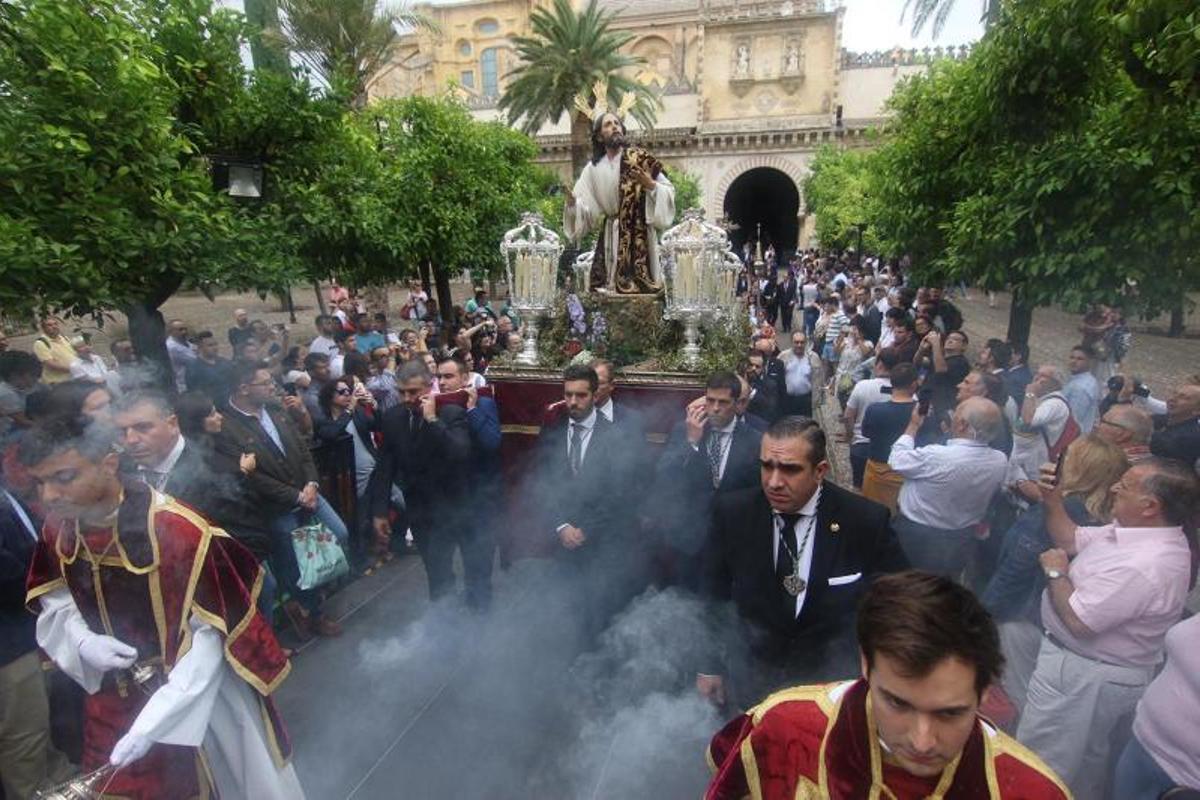 La Magna se clausura con otra tarde de esplendor nazareno en las calles de Córdoba