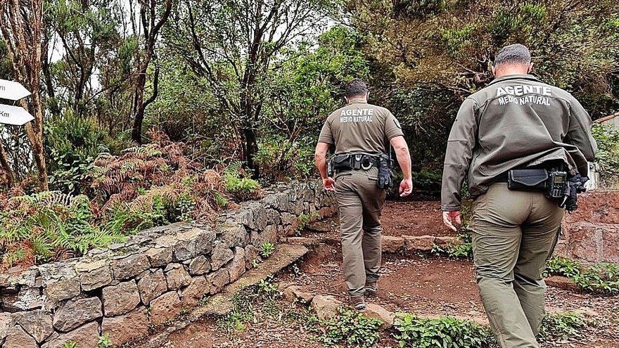 170 troops ensure compliance with the regulations in the island nature