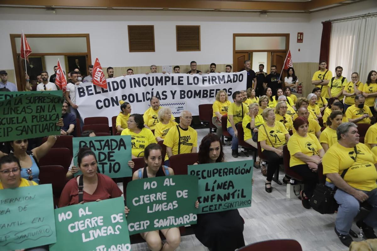 Público que ha asistido al Pleno este jueves.