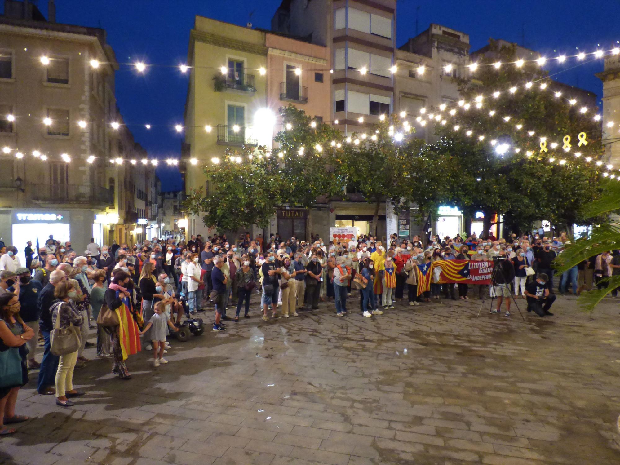 Concentració Free Puigdemont a Figueres