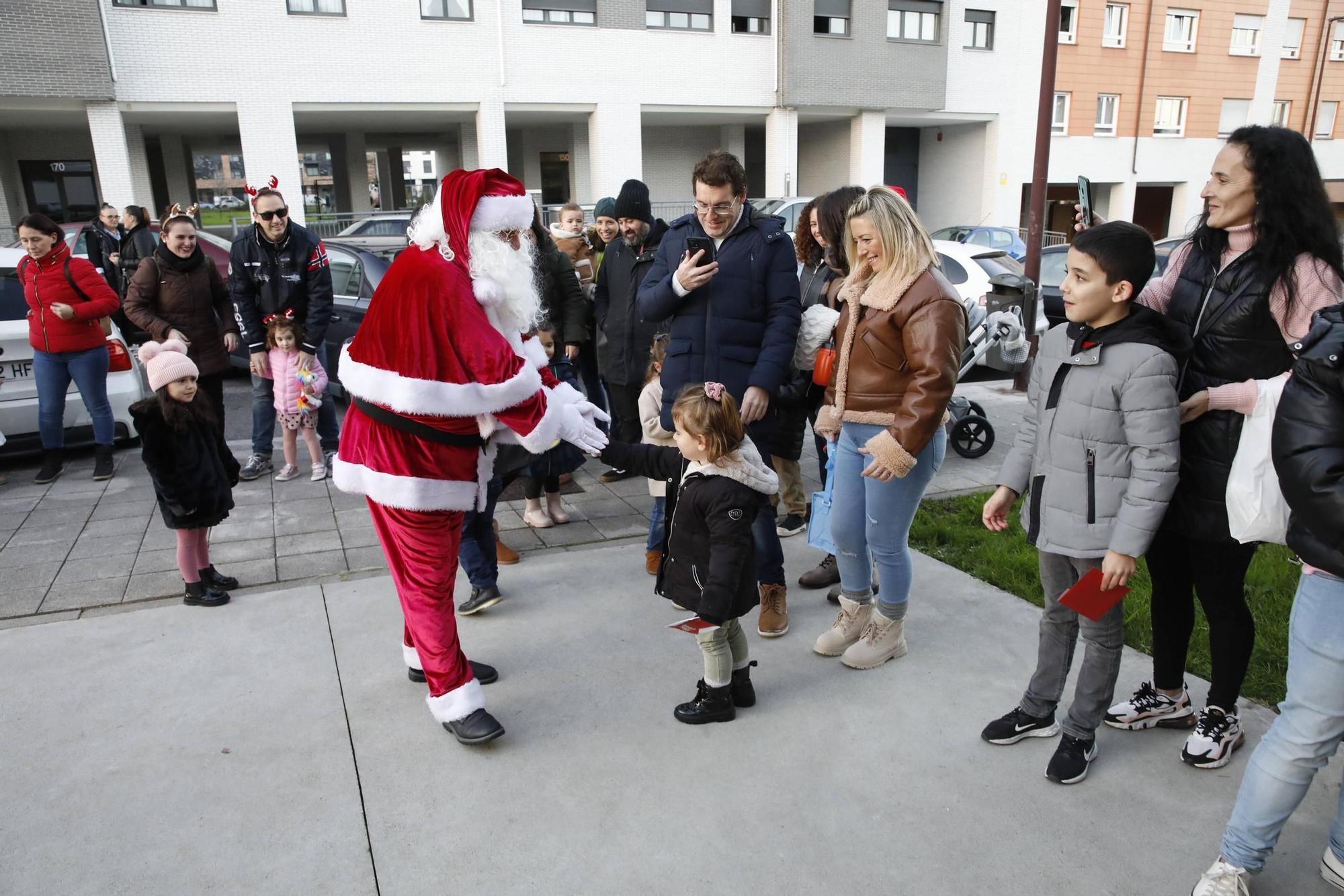 Así fue la visita de Papá Noel a Nuevo Roces, en imágenes