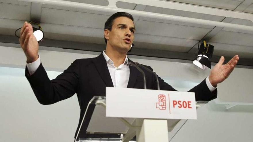 Pedro Sánchez, durante su intervención de anoche. // Efe