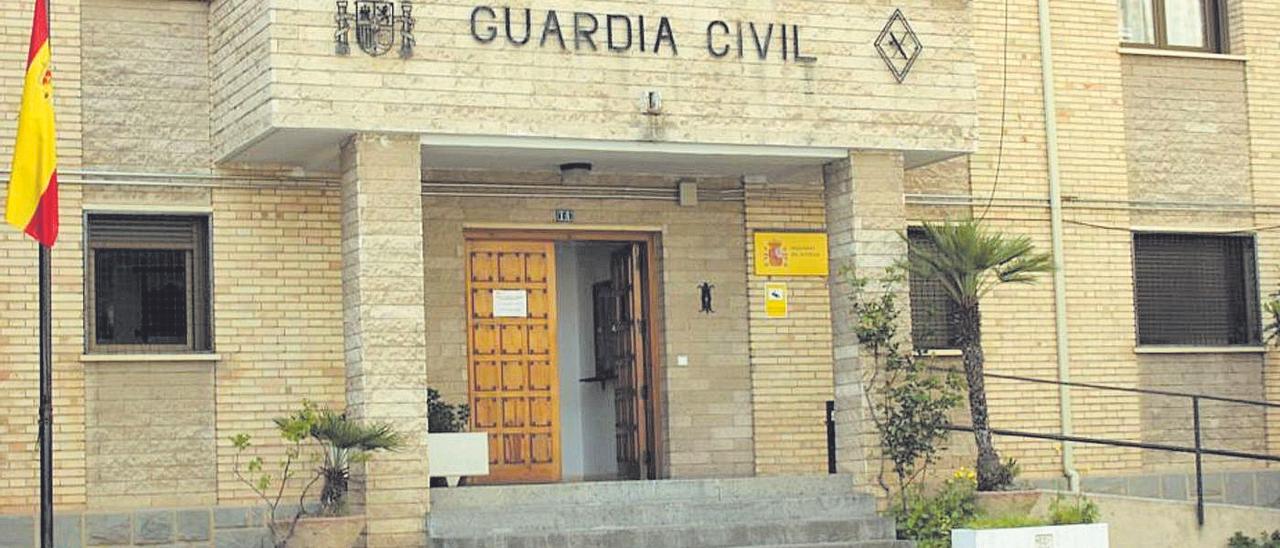 Puesto de la Guardia Civil en Alcañiz, el único que abre todos los días en la provincia de Teruel, pero solo de 9 a 14.00.