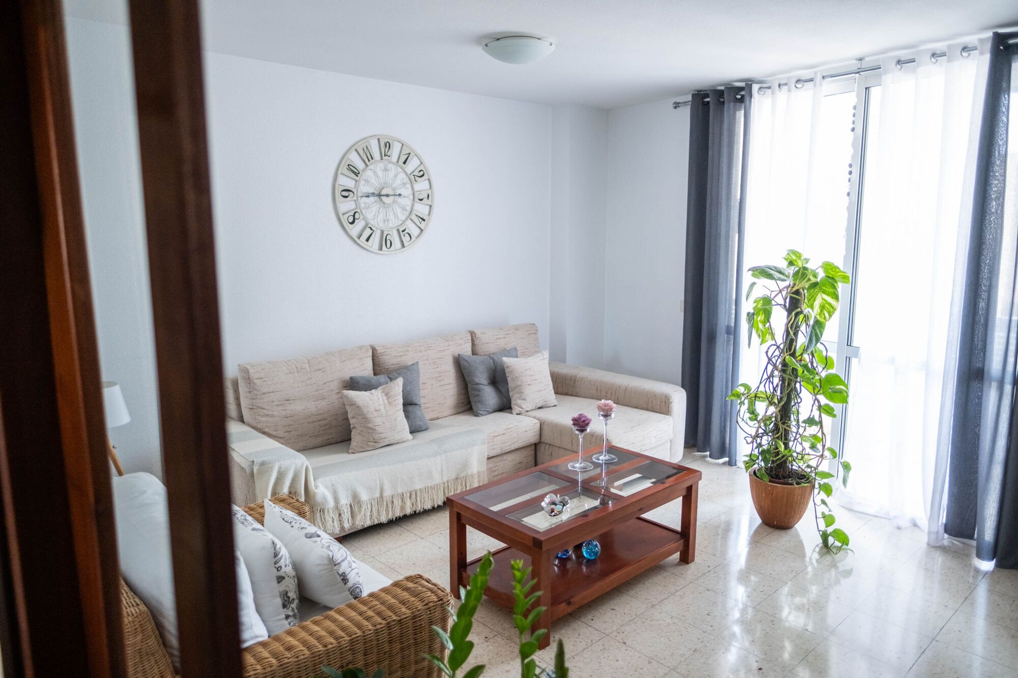 Vecinos de las viviendas del Patronato de La Candelaria, en Santa Cruz de Tenerife.