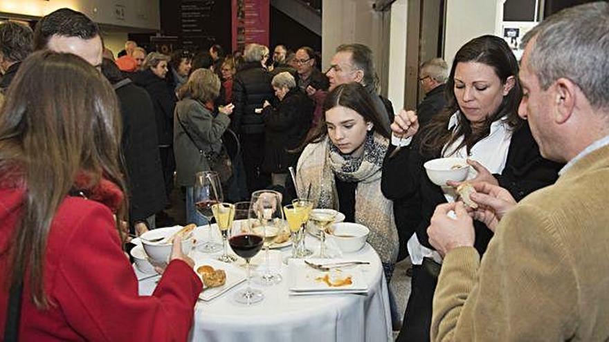 Tastant els plats inspirats en el Camí Ignasià ahir al Kursaal