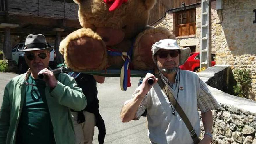 Procesión del Oso en Llueves.