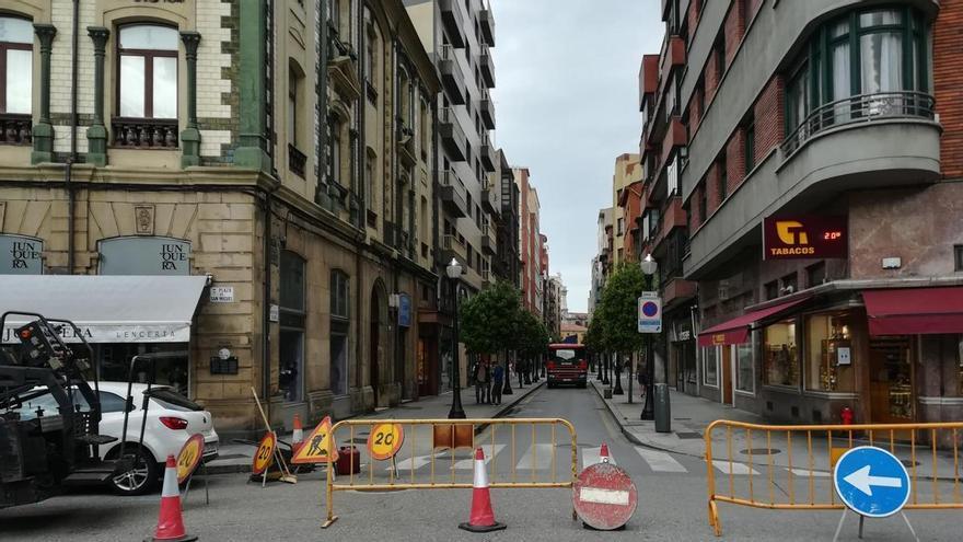 Una céntrica calle de Gijón estará cortada "hasta mediados de diciembre" por distintas obras