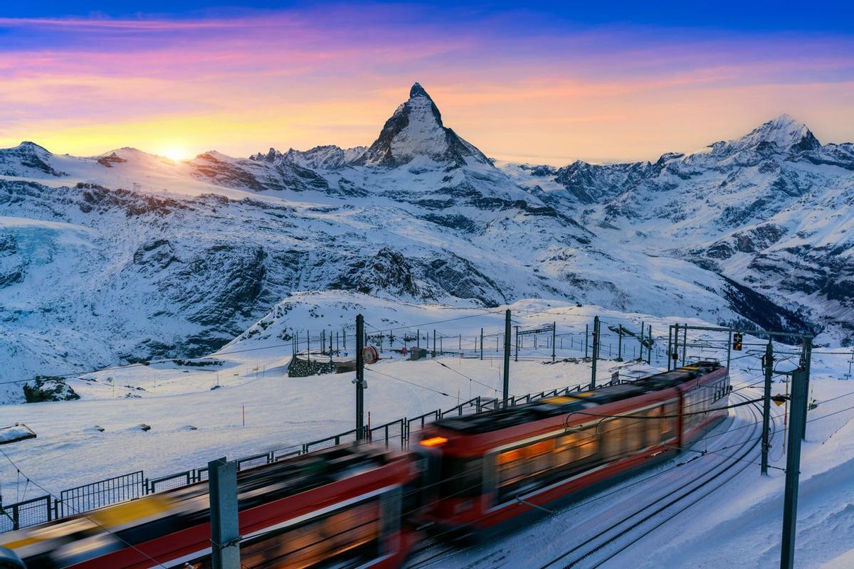 Ferrocarril en el paisaje de Albula y Bernina, Suiza