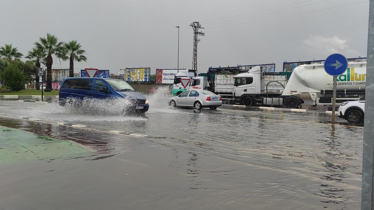 Imagen de la avenida Almassora después de la lluvia