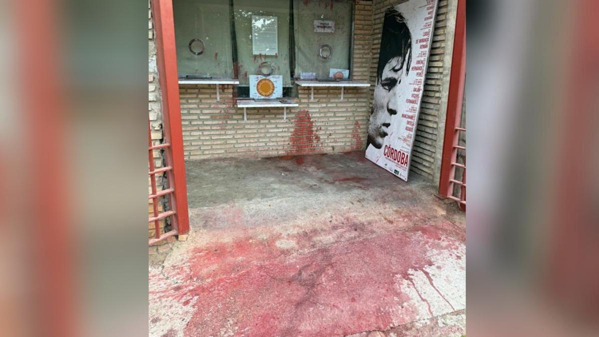 Taquillas de la plaza de toros tras ser vandalizadas.