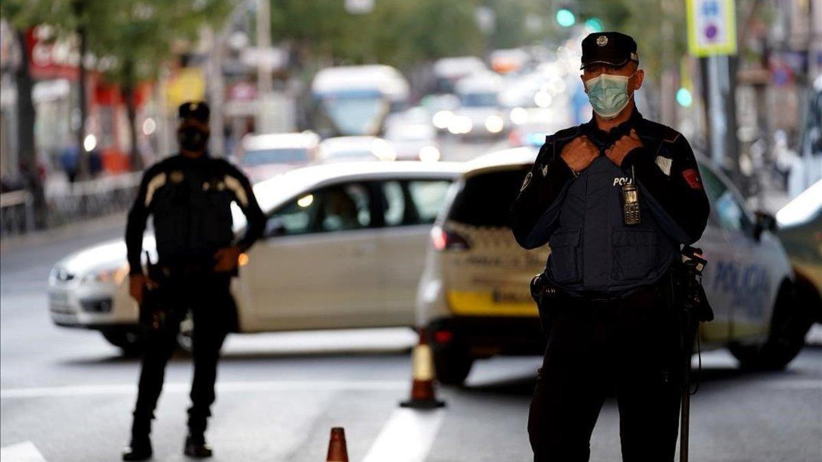 Más controles y policías para reforzar las áreas con restricciones de Madrid