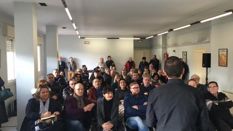 Decenas de socialistas críticos con la cúpula provincial se erigen en corriente alternativa y exigen dimisiones