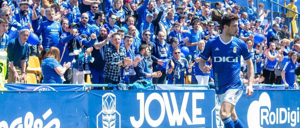 La afición azul, en Alcorcón, observando a Borja Sánchez. | Área 11