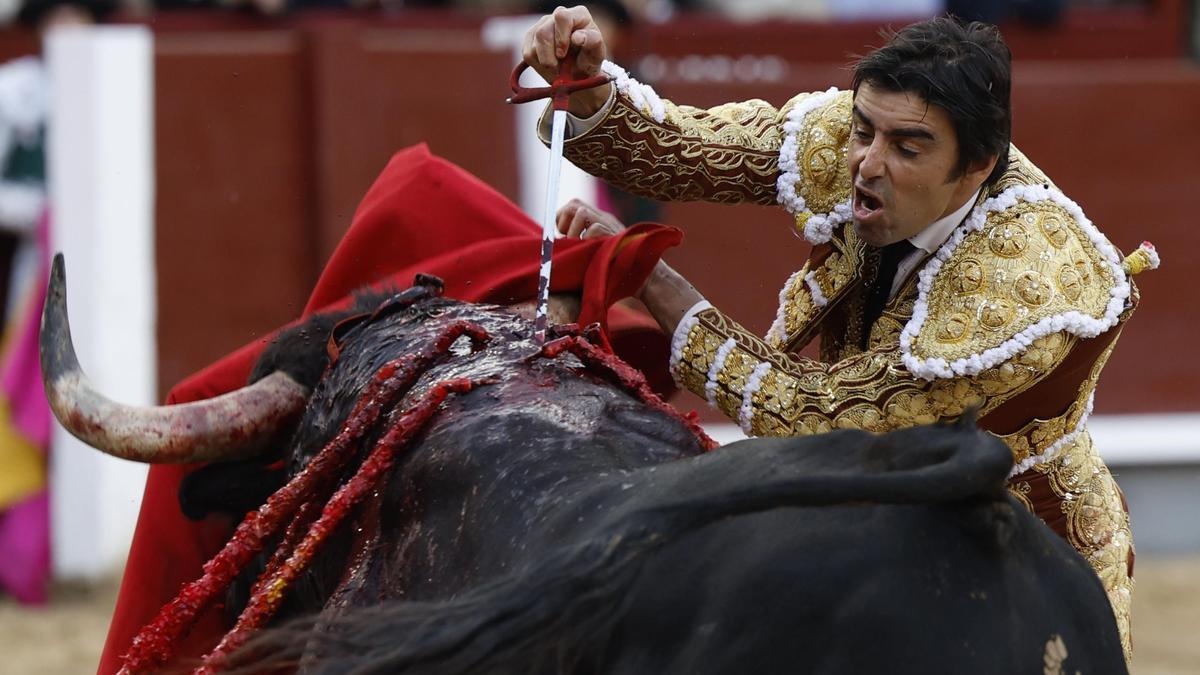 Miguel Ángel Perera, este viernes en la corrida de San Isidro.