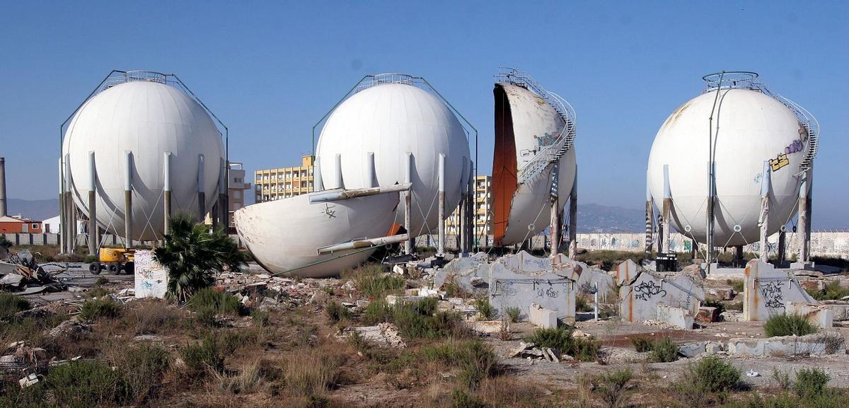 Los depósitos del Butano, cuando se desmantelaron en 2007.