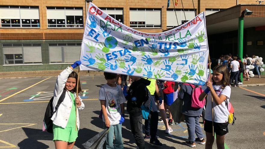 Batallón de limpieza de los escolares de Cangas del Narcea con motivo del Día Mundial del Medio Ambiente