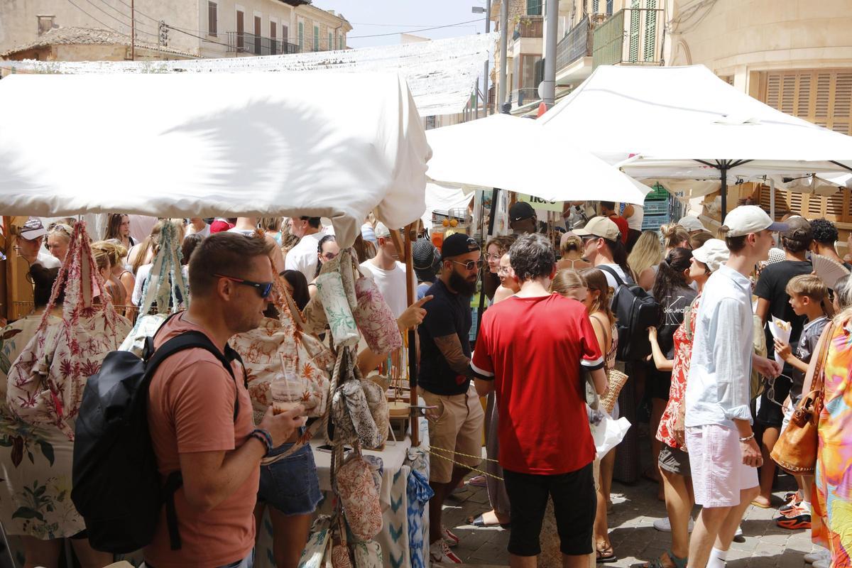Mallorcas internationaler Wochenmarkt: So trubelig geht es mittwochs in Santanyí zu