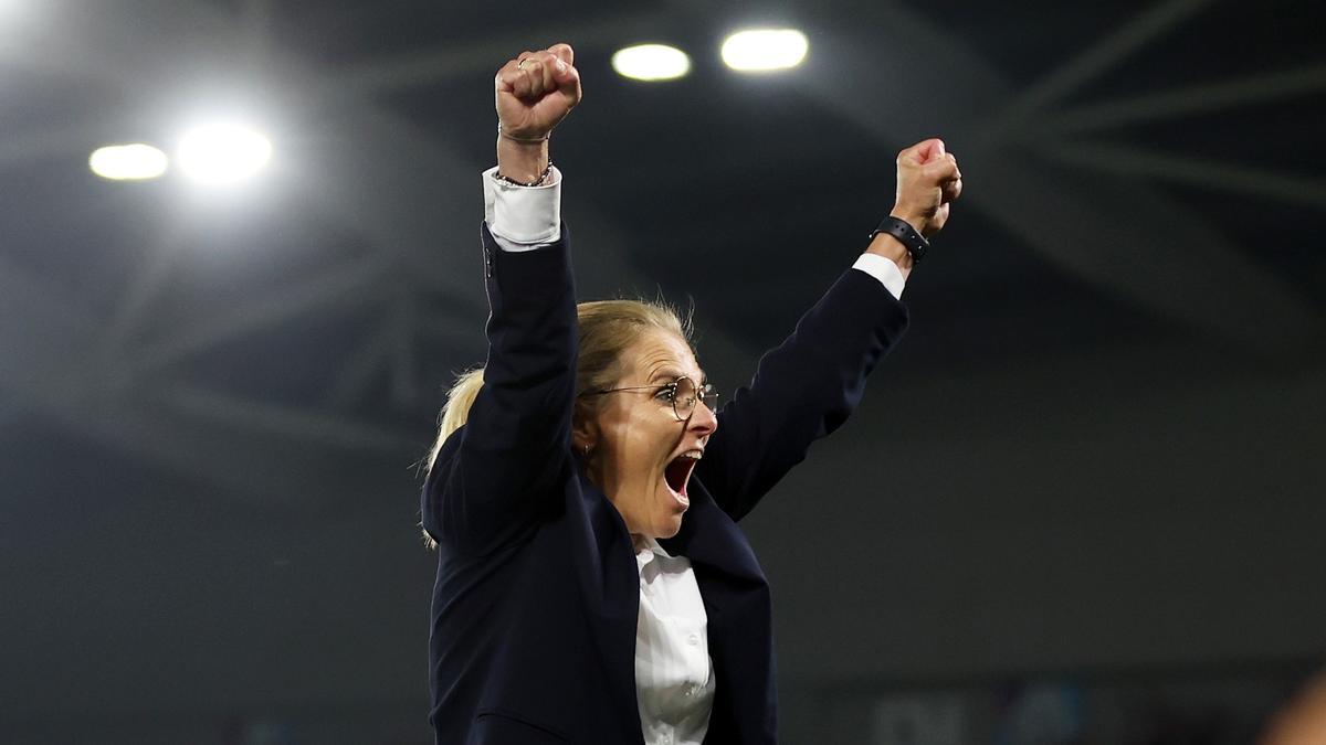 Sarina Wiegman celebrando la clasificación a las semifinales