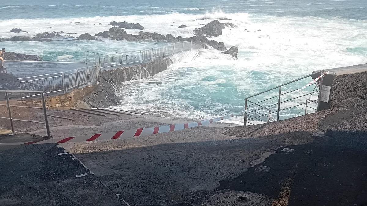 Zona de baño de La Laguna cerrada por mal tiempo.
