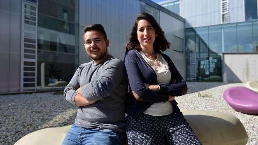 Carla Alján y David Álvarez, en la Facultad de Educación. // G. Santos