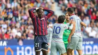 Un Levante falto de colmillo no puede con el Atlético en modo líder