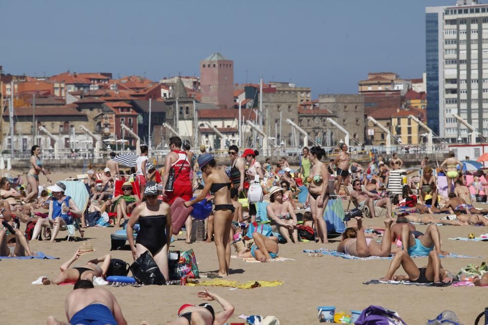 Playa de Poniente en Gijón