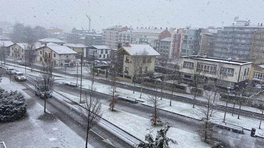 VÍDEO: La borrasca Juliette cumple con los pronósticos y tiñe de blanco Asturias