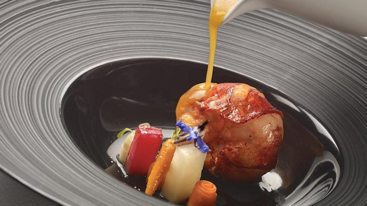 La bullabesa de bogavante del Real Balneario de Salinas.