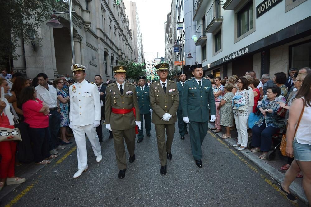 La imagen de la patrona de la provincia recorrió las calles del centro arropada por cientos de personas.