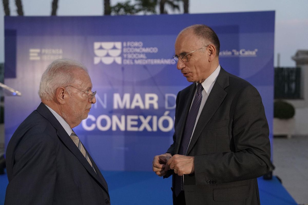 Málaga. 2 Foro del Mediterráneo. Prensa Ibérica. Cóctel de bienvenida. Joan Tapia, prsidente del comité editorial del periódico, Enrico Letta, Ex-primer ministro de Italia