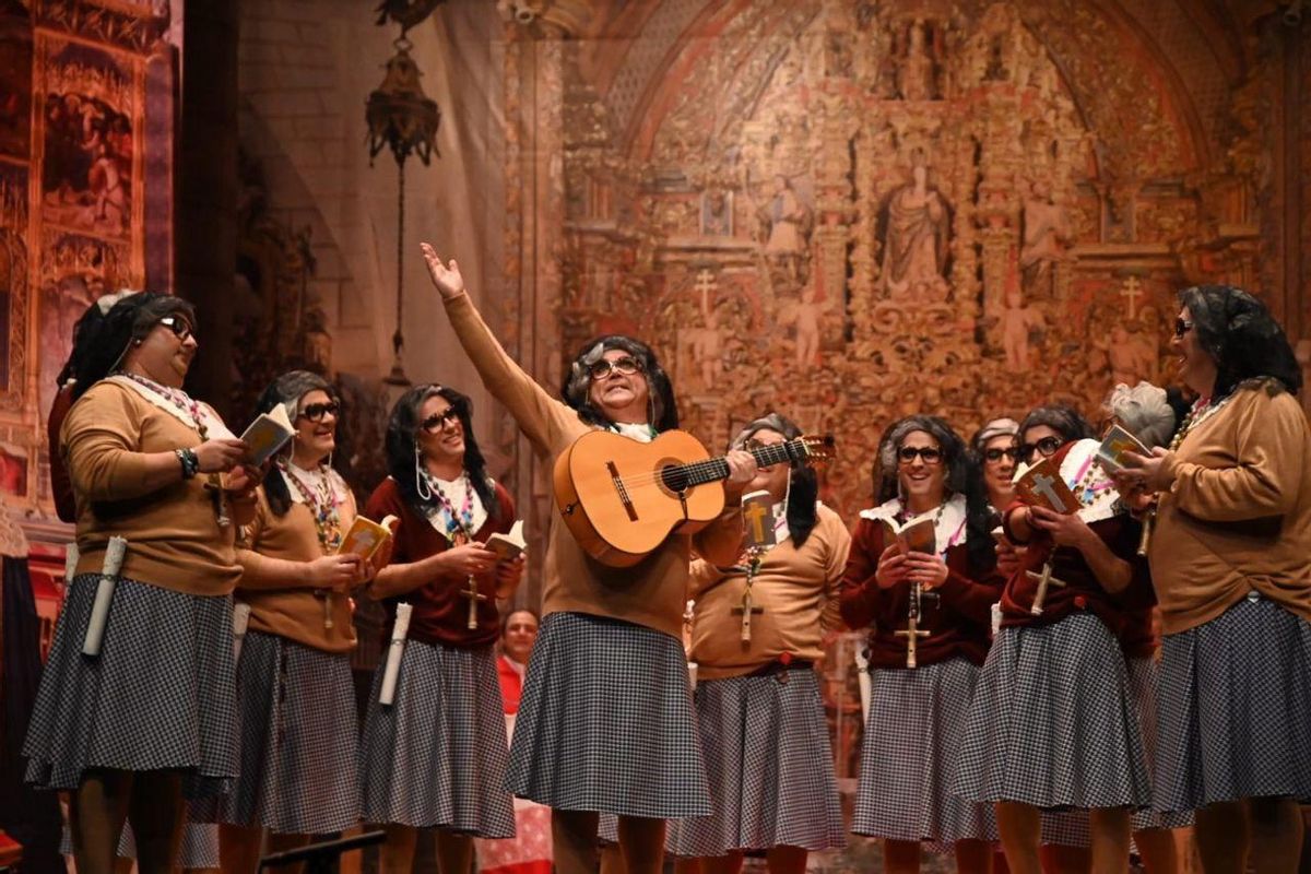 Los Mirinda, durante su pase de la gran final