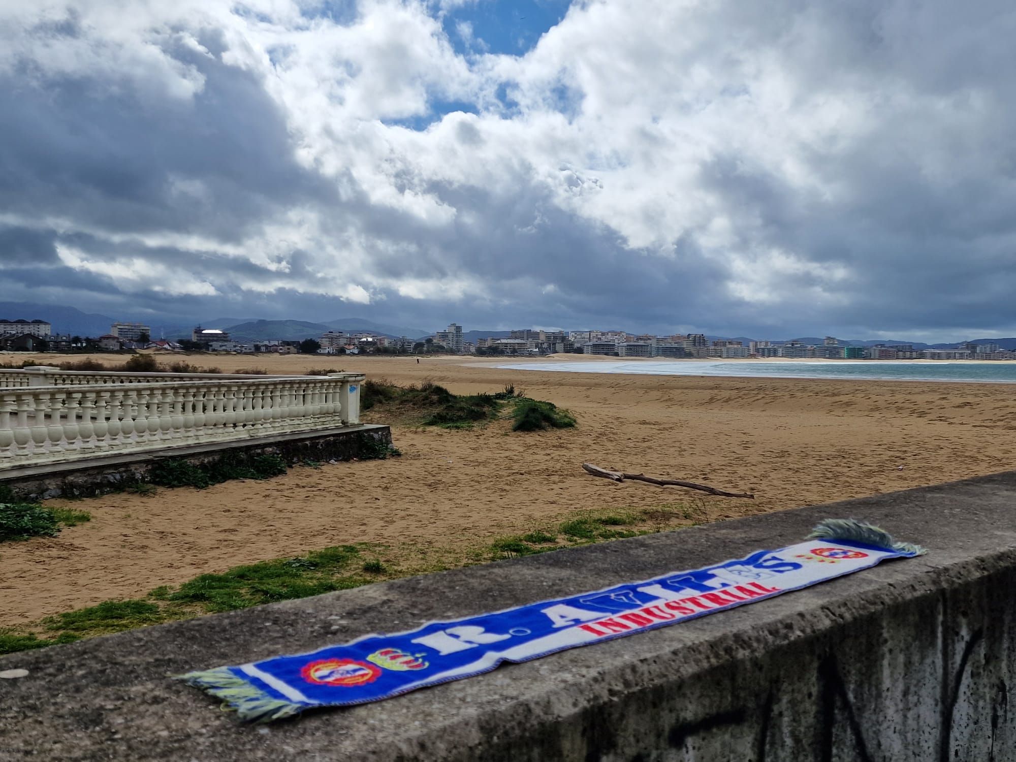 EN IMÁGENES: el desplazamiento de la afición del Real Avilés a Laredo