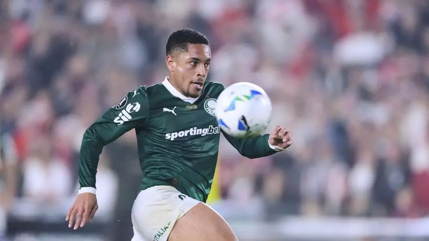 Vitor Roque podría ser sancionado con 10 partidos por una polémica publicación homófoba