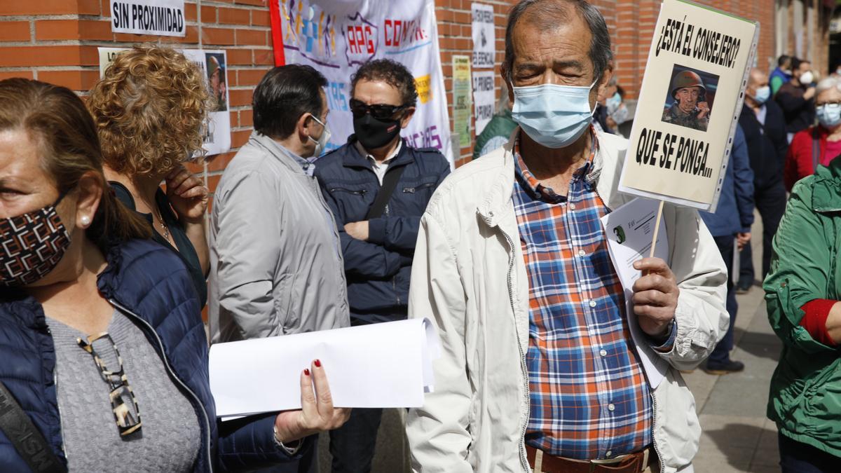 Protesta vecinal en el centro de salud de Severo Ochoa