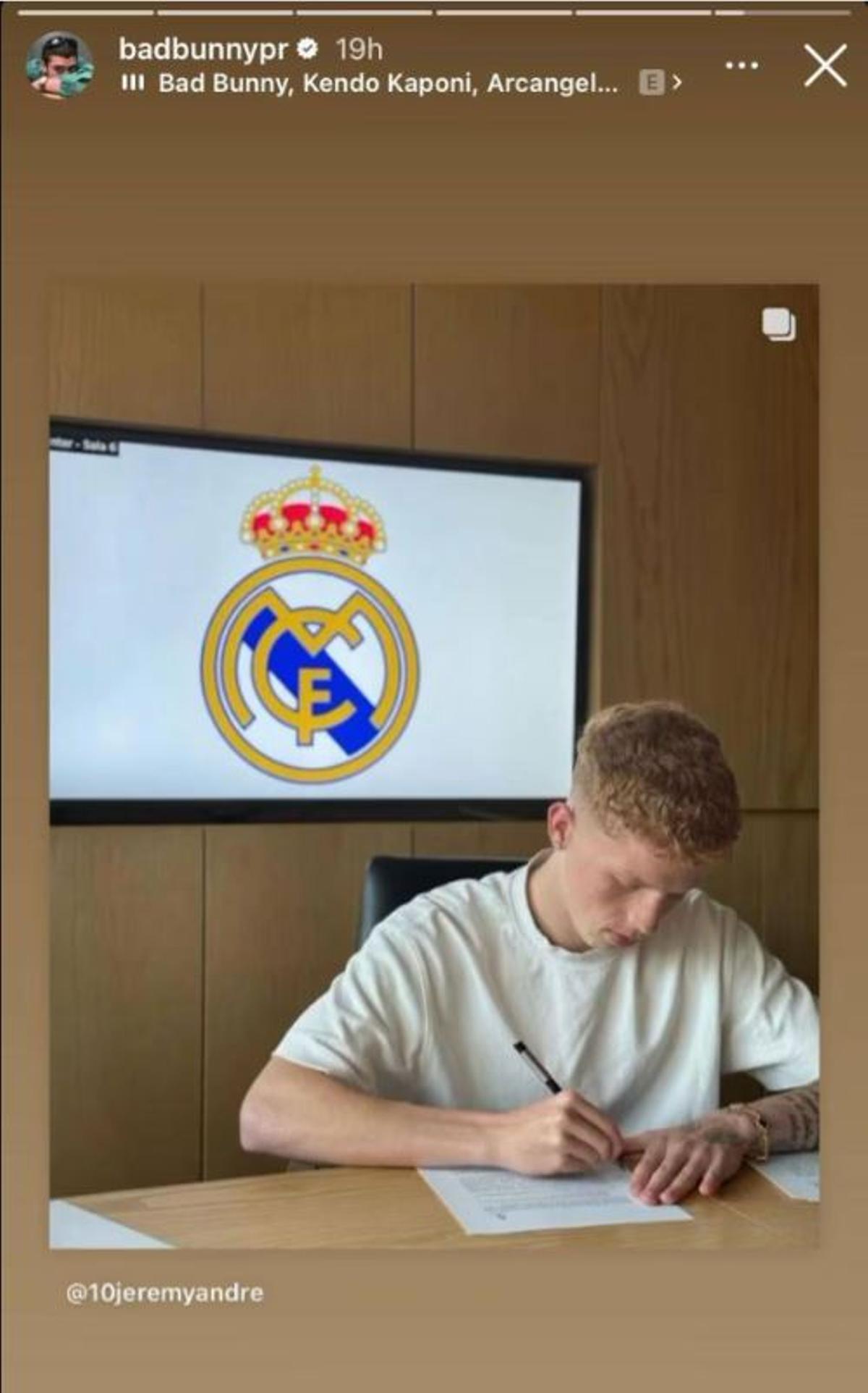 Post de Bud Bunny con la imagen de Jeremy de León firmando su contrato con el Real Madrid Castilla.